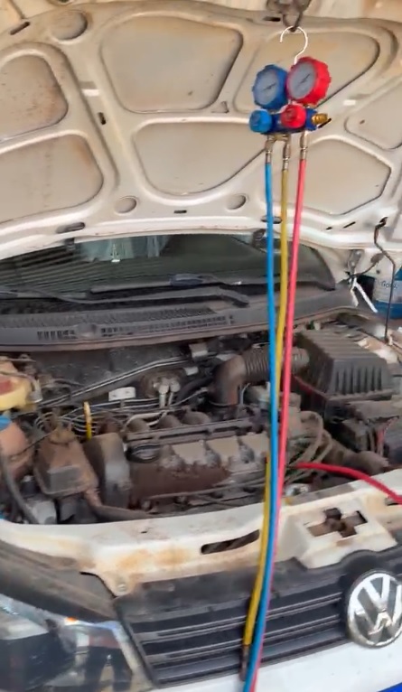 Volkswagen Gol em atendimento de ar-condicionado na Auto Elétrica Avelar em Passos MG