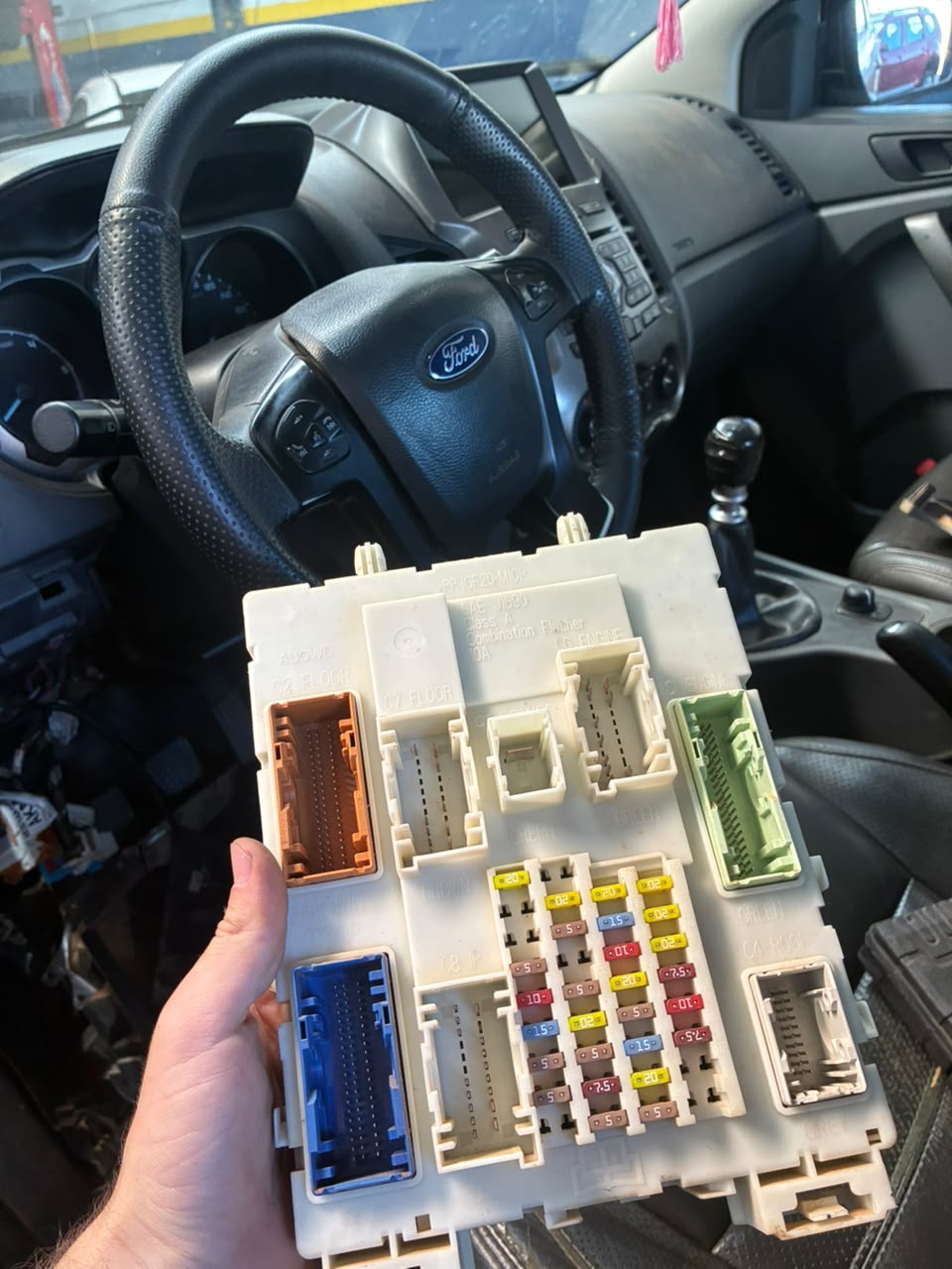 Ford Ranger com falha intermitente no farol